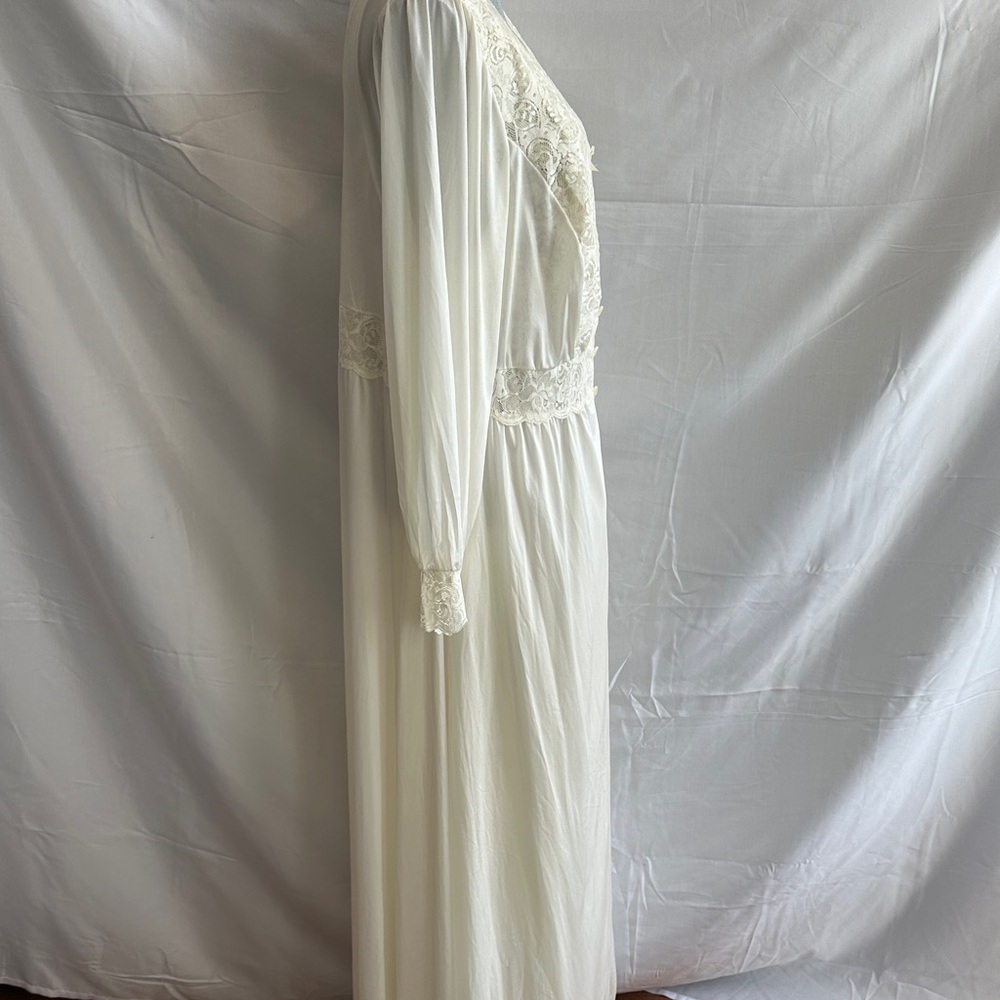 Shadowline Peignoir Ivory Lace Trimmed Gown and Robe - Picture 4 of 11
